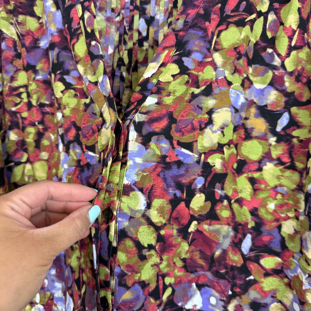 NYDJ Floral Button Down VNeck Blouse 3/4 Purple Green Polyester - Plus Size 1X - Picture 3 of 11